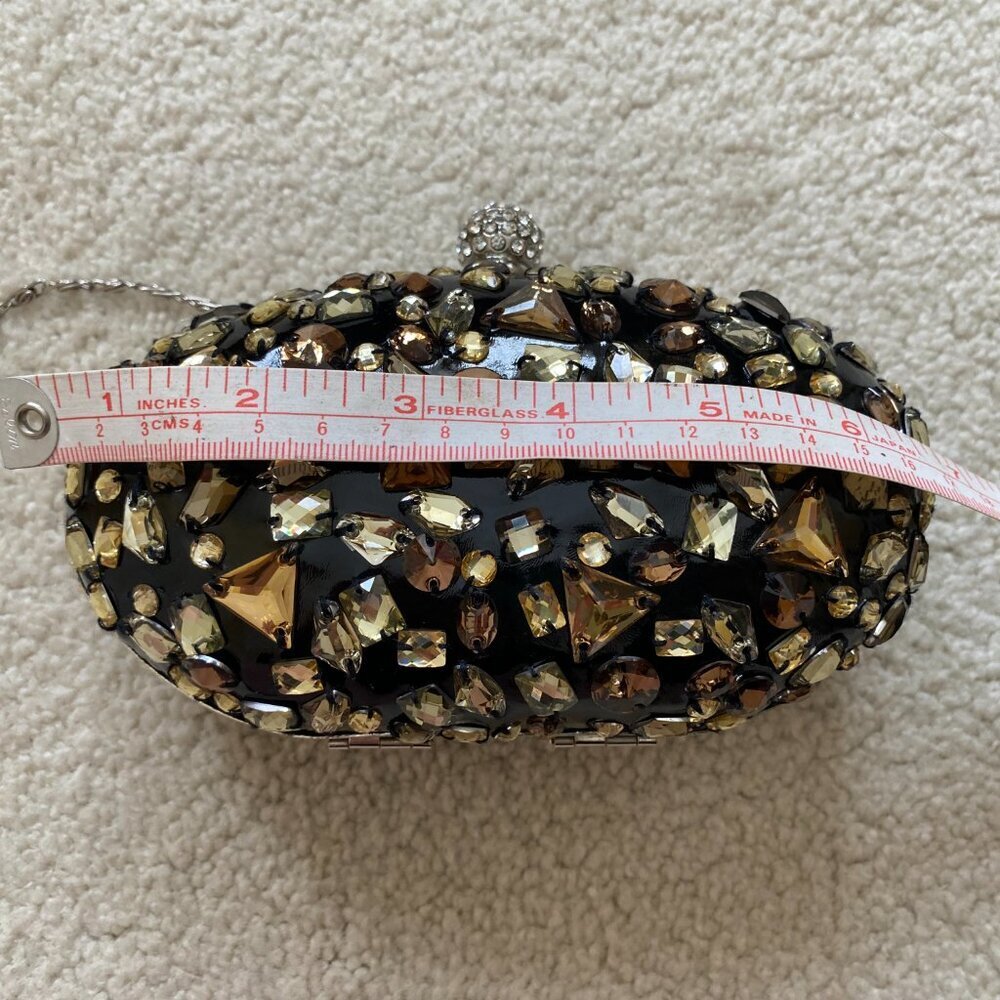 NWOT, bejeweled clamshell purse, chain strap, rhinestone clasp. - Picture 8 of 9